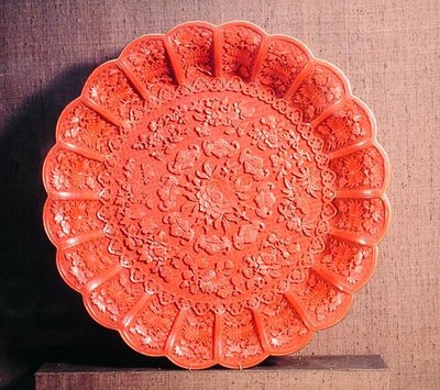Piatto rotondo (lacca rossa intagliata) da Chinese School